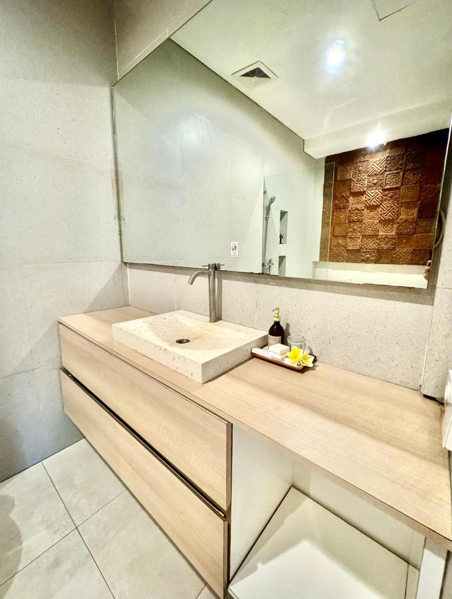 The Hita Apartement Seminyak Esterno foto
